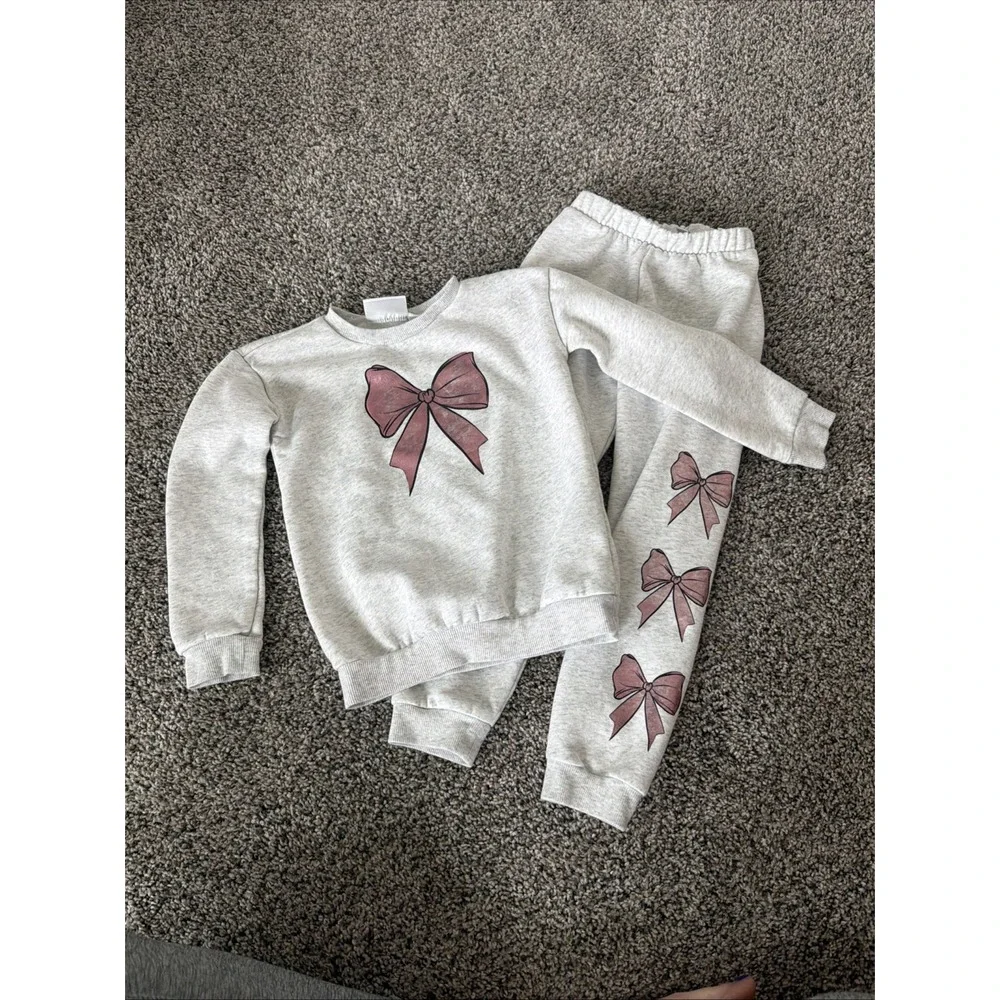The Children's Place 5T Girls Two Piece Sweatsuit Bows Coquette